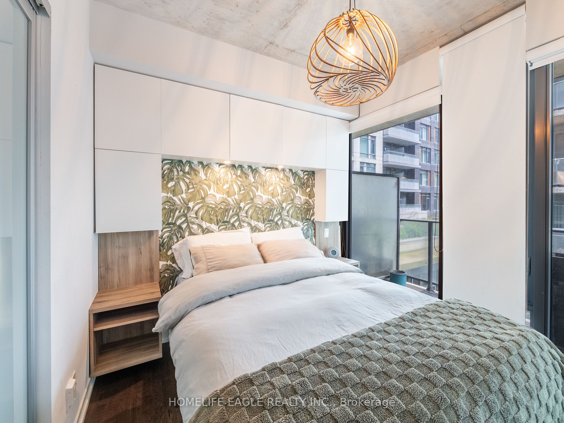 95 Bathurst St, #218