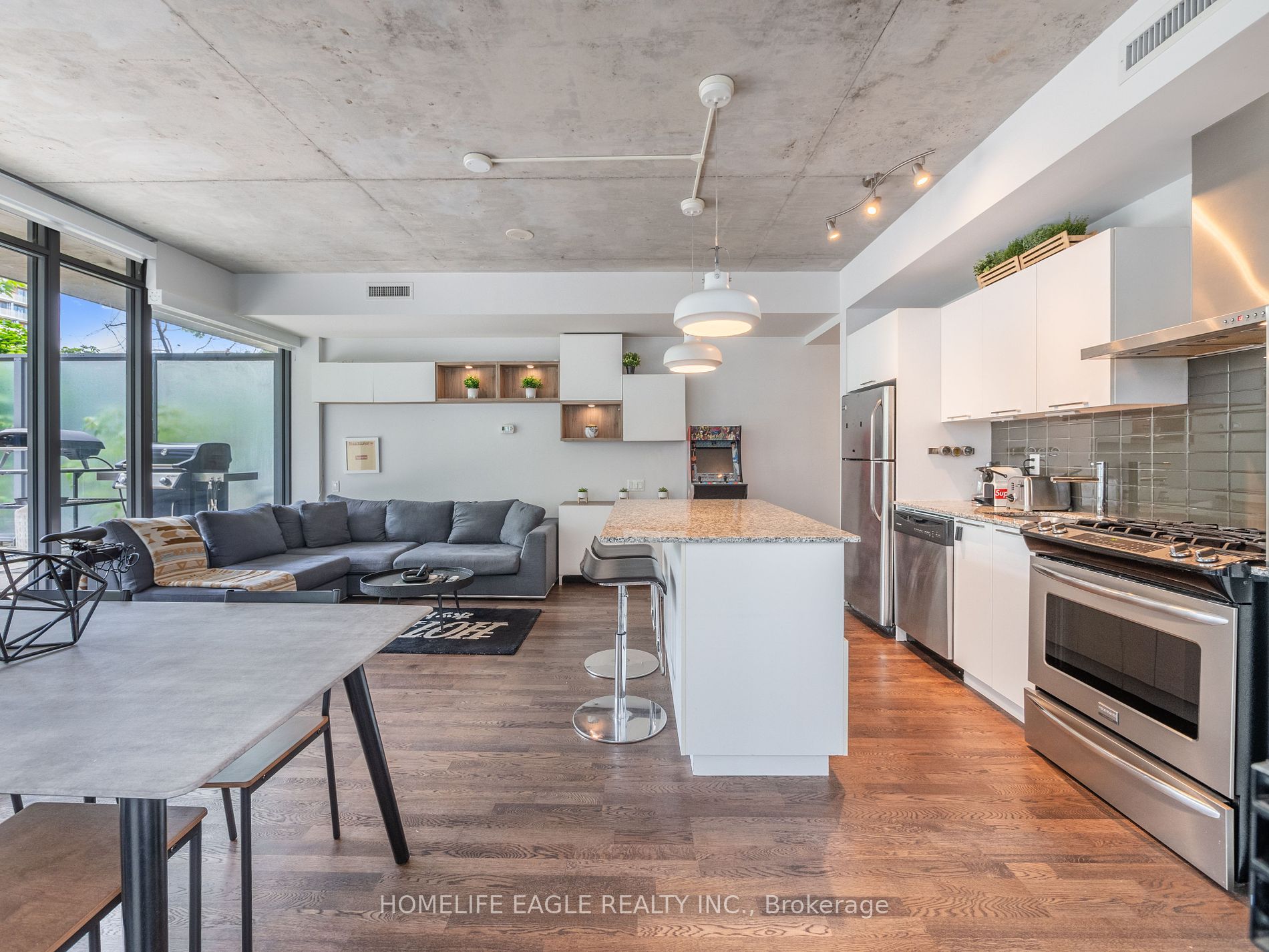 95 Bathurst St, #218