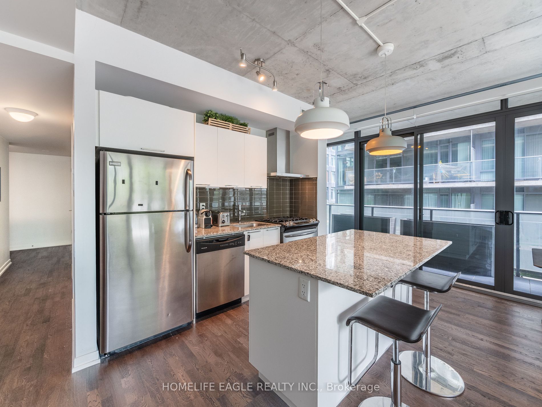 95 Bathurst St, #218