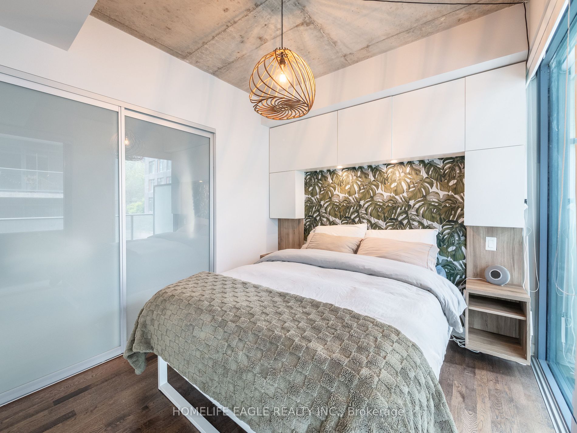 95 Bathurst St, #218