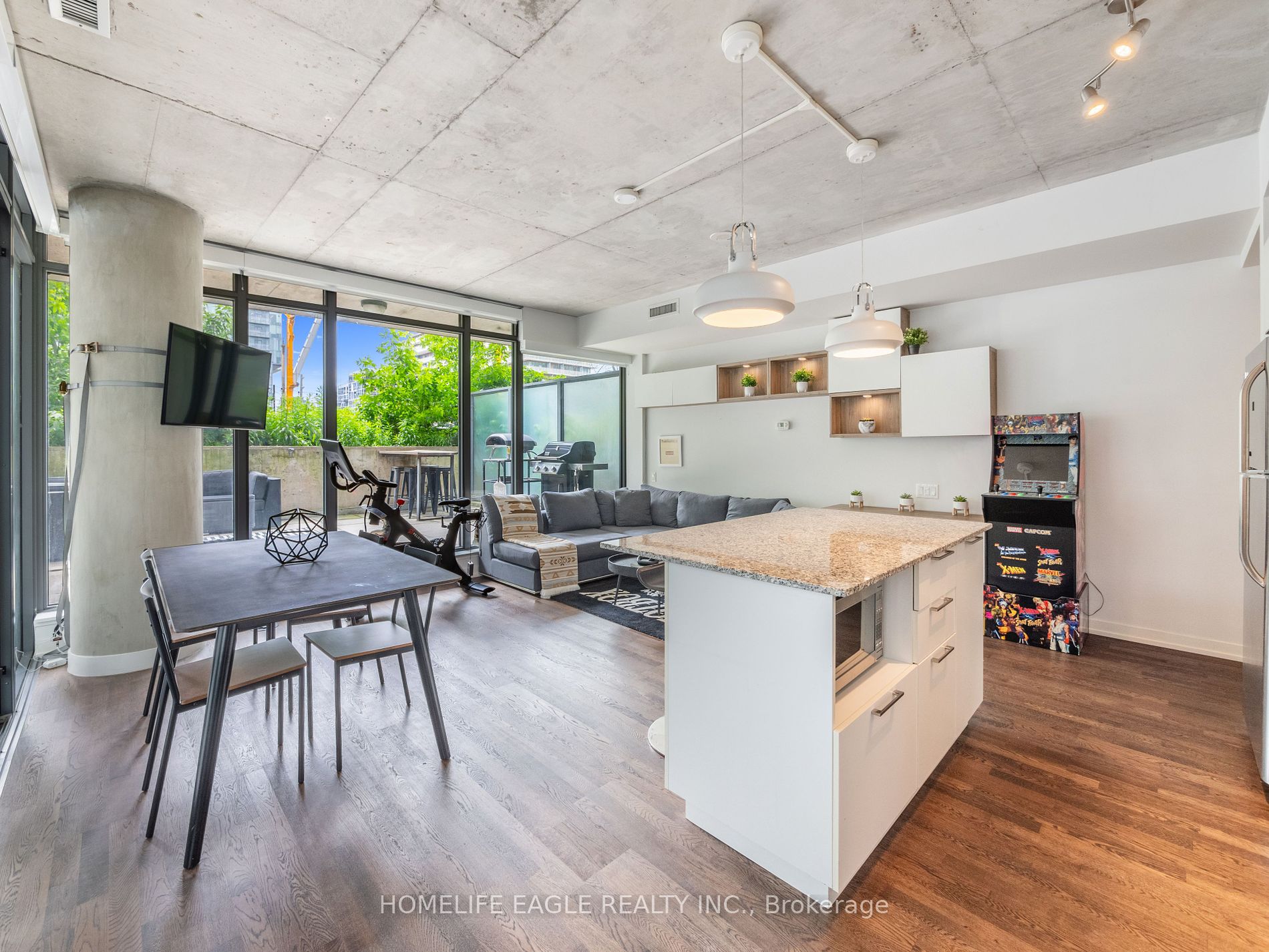 95 Bathurst St, #218