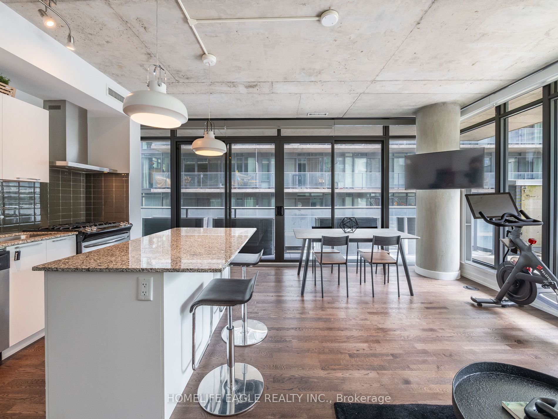 95 Bathurst St, #218