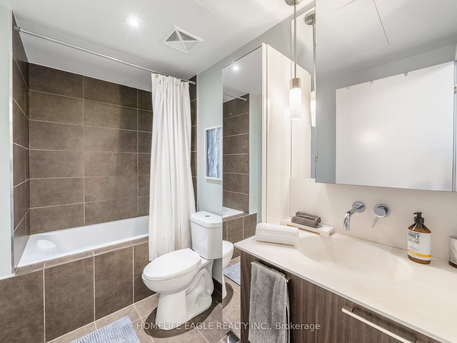 95 Bathurst St, #218