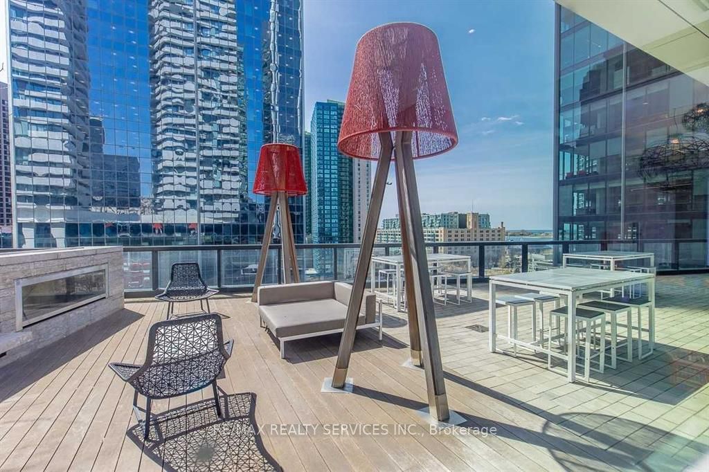 100 Harbour St, #1202