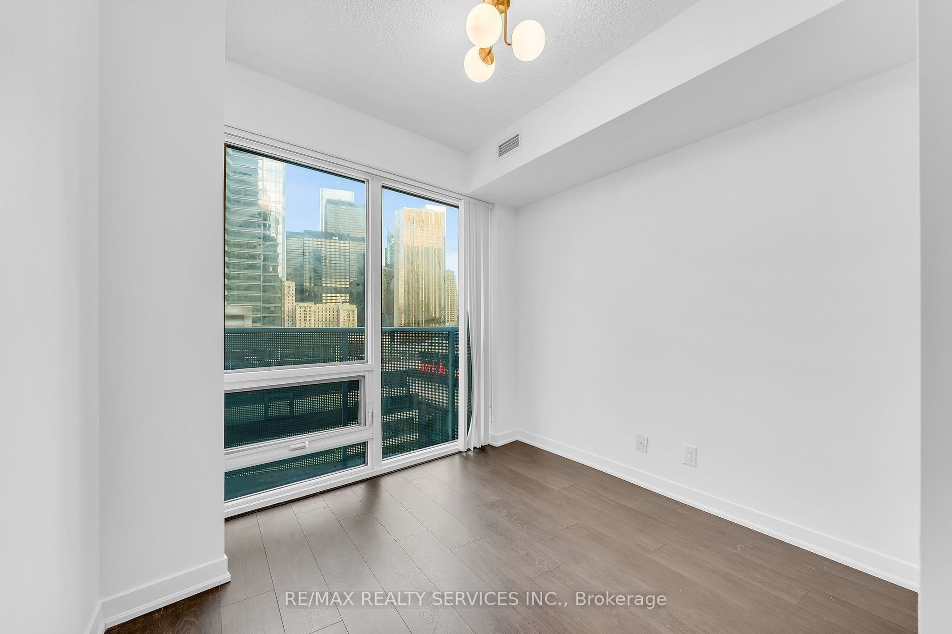 100 Harbour St, #1202