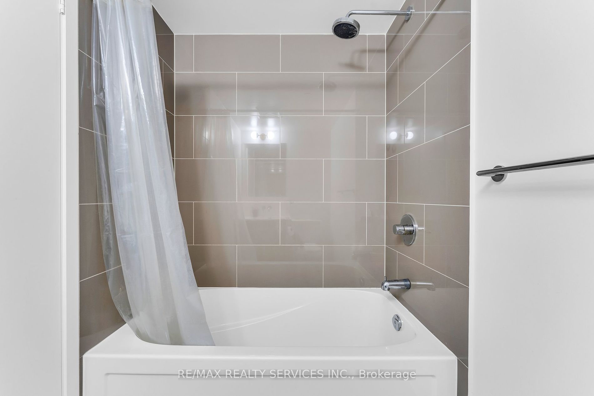100 Harbour St, #1202