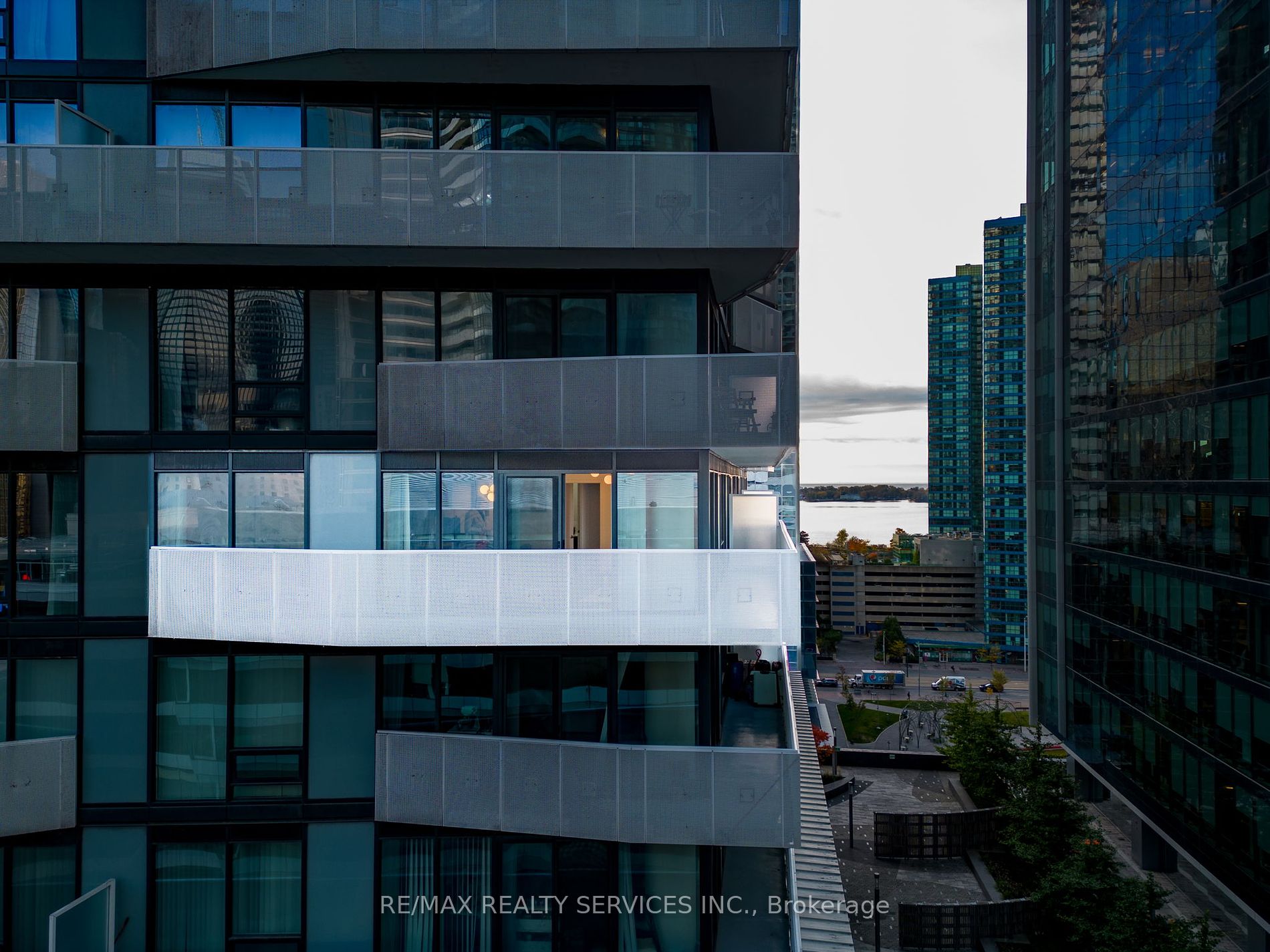 100 Harbour St, #1202