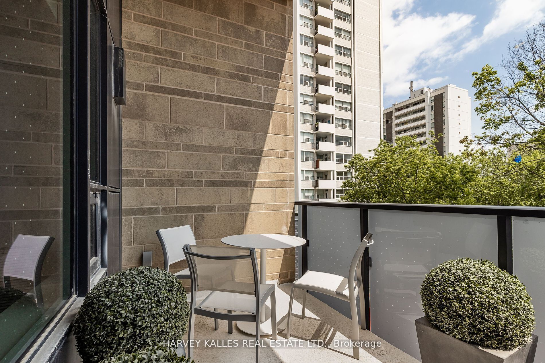 71 Redpath Ave, #306