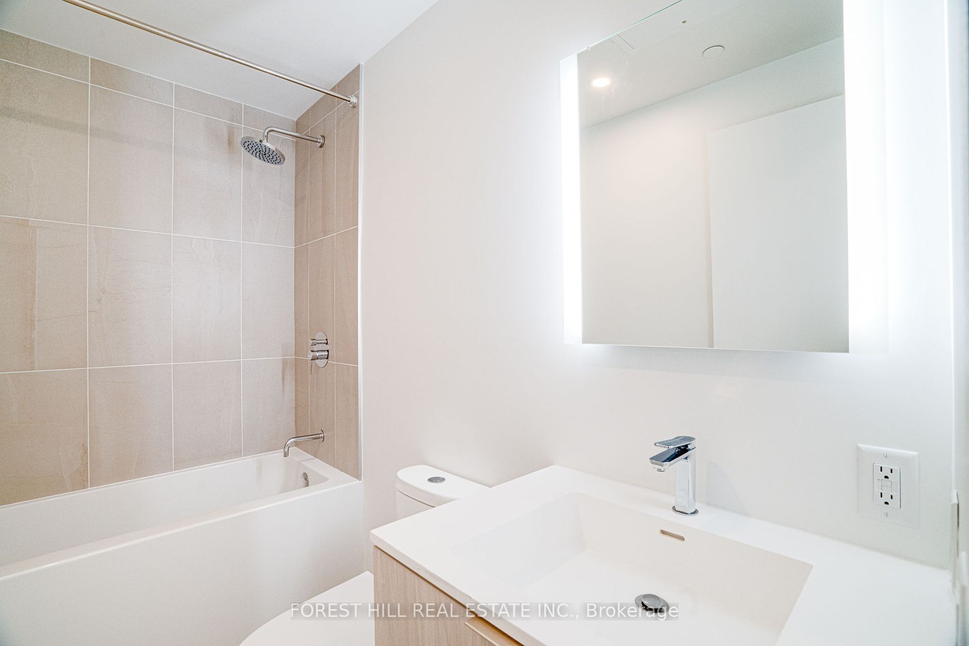 185 Alberta Avenue, #209