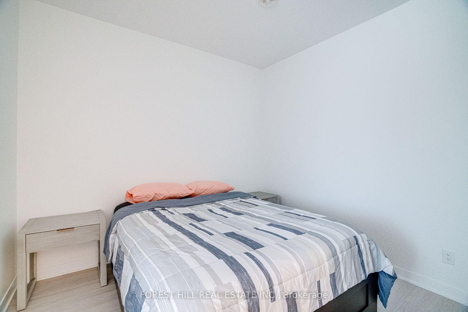 185 Alberta Avenue, #209