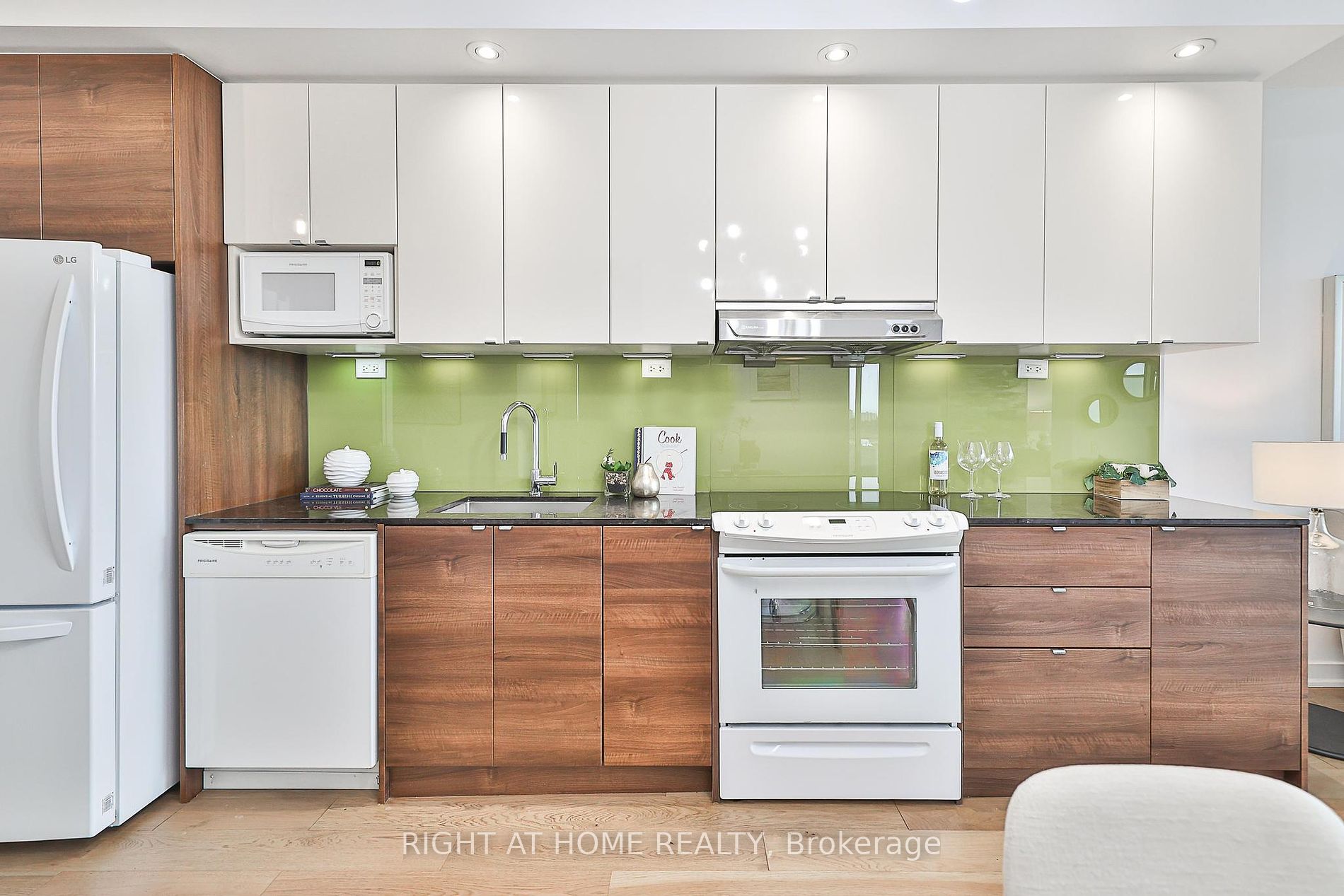 121 MCMAHON Dr, #2917