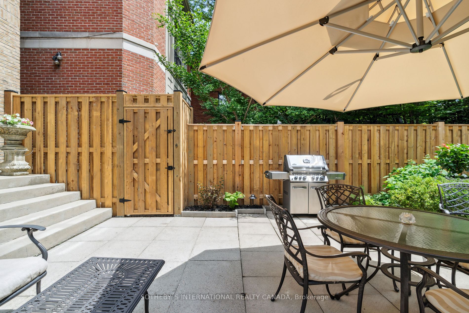 55 Lowther Ave