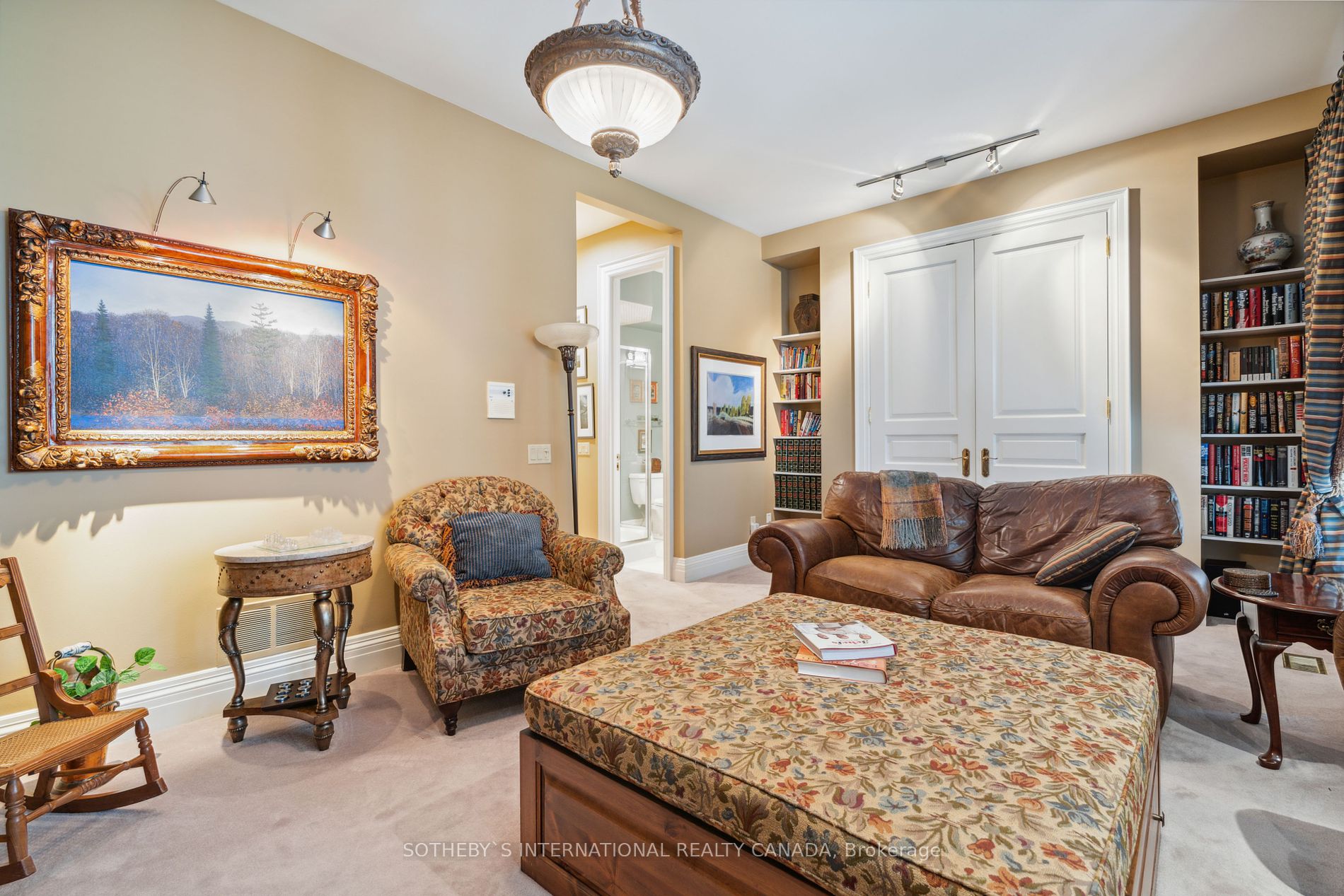 55 Lowther Ave