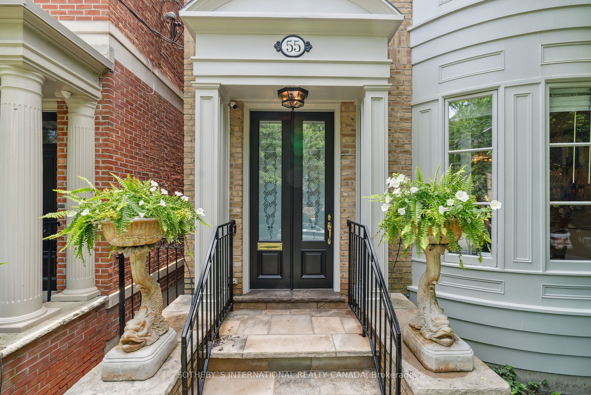 55 Lowther Ave