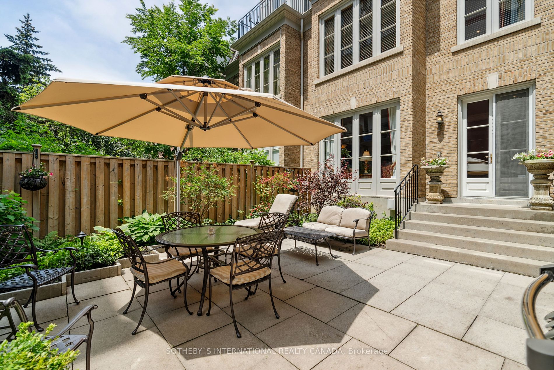 55 Lowther Ave