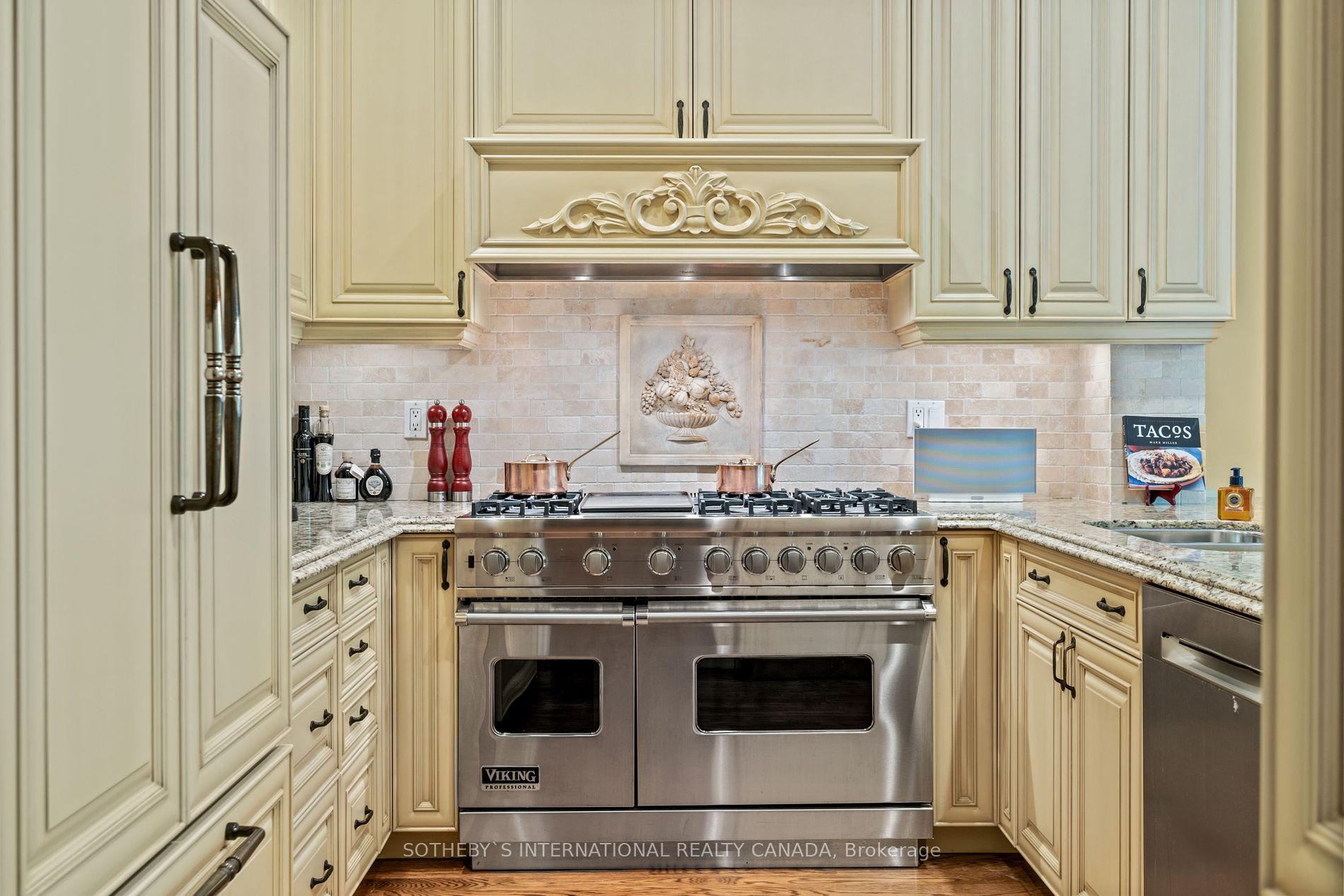 55 Lowther Ave