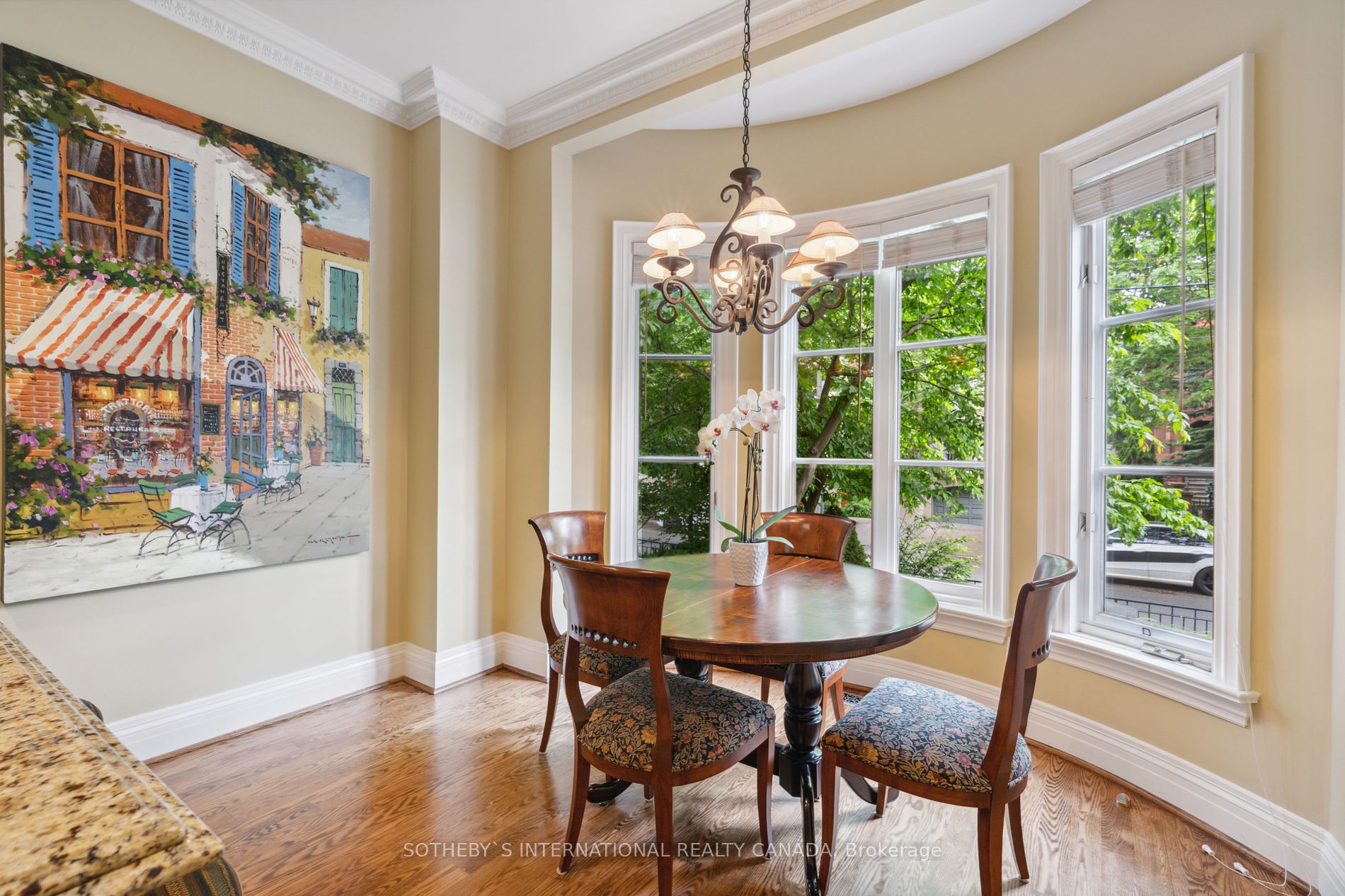 55 Lowther Ave