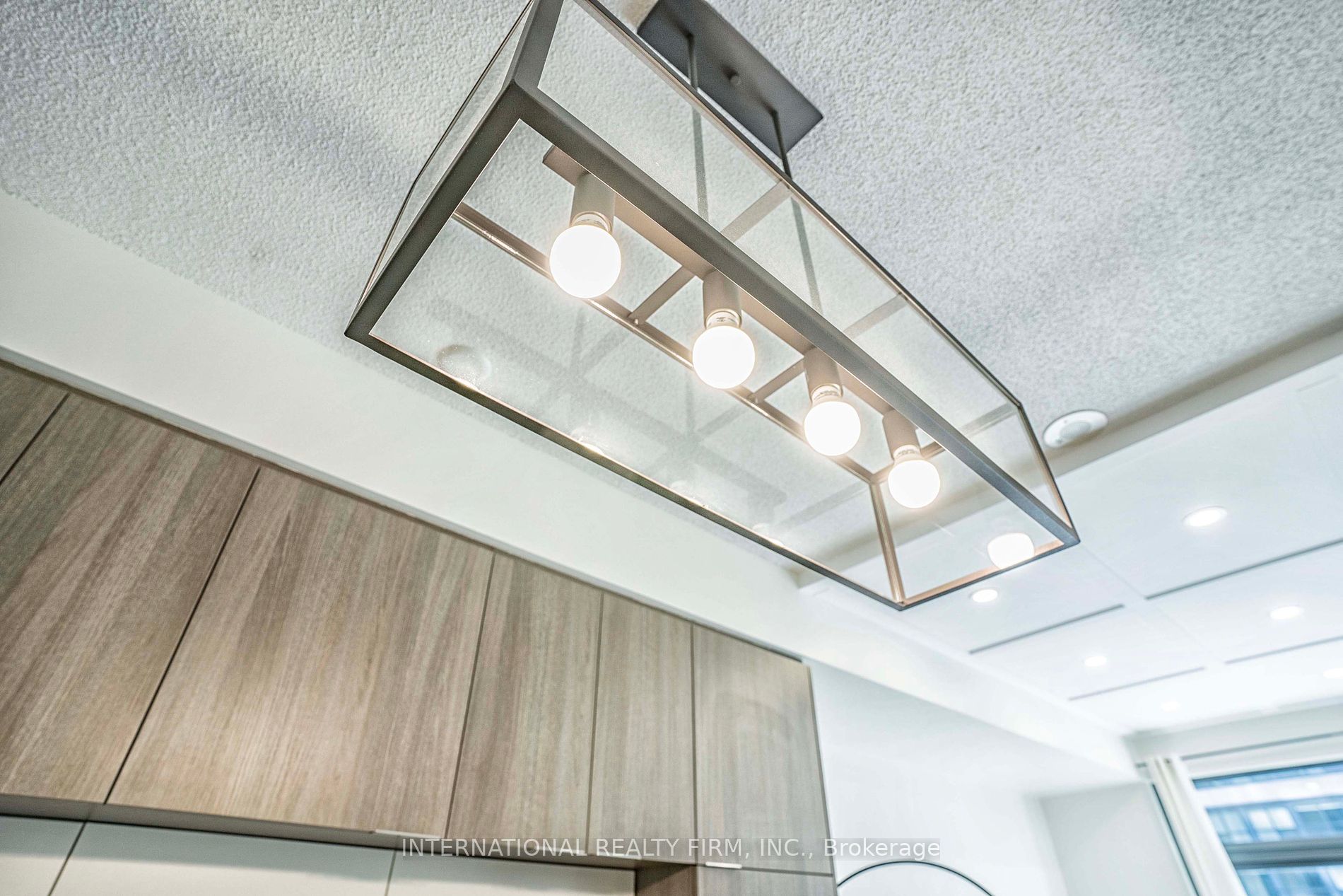 159 Dundas St E, #403