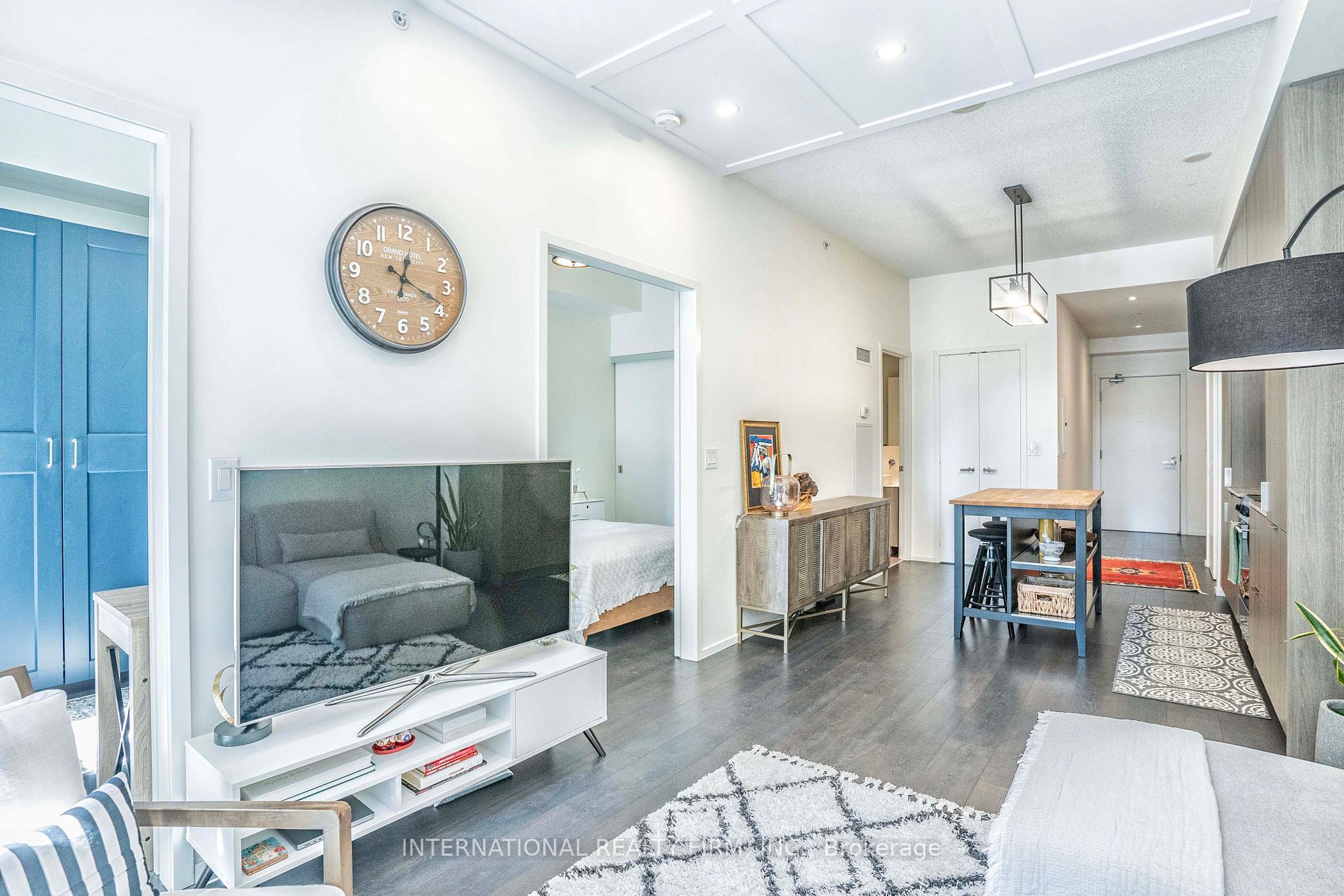159 Dundas St E, #403