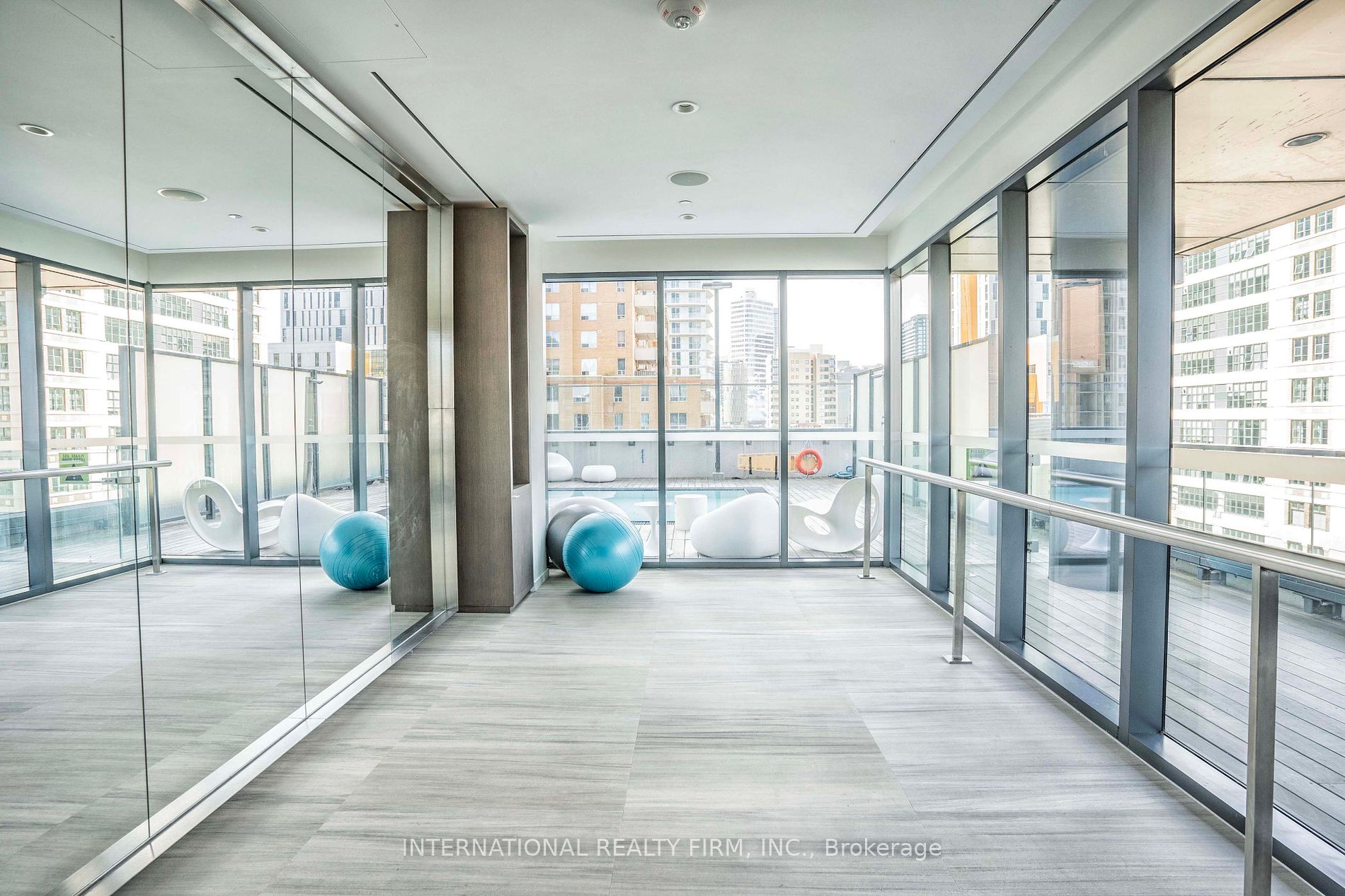159 Dundas St E, #403