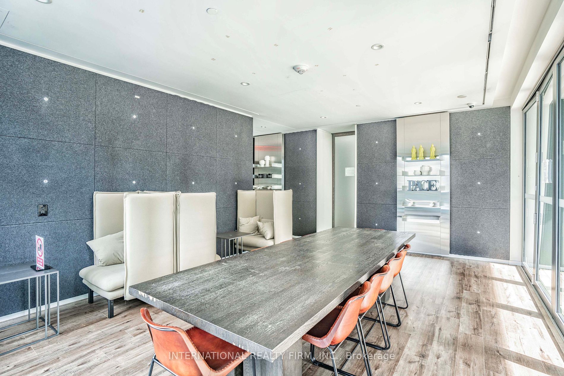 159 Dundas St E, #403