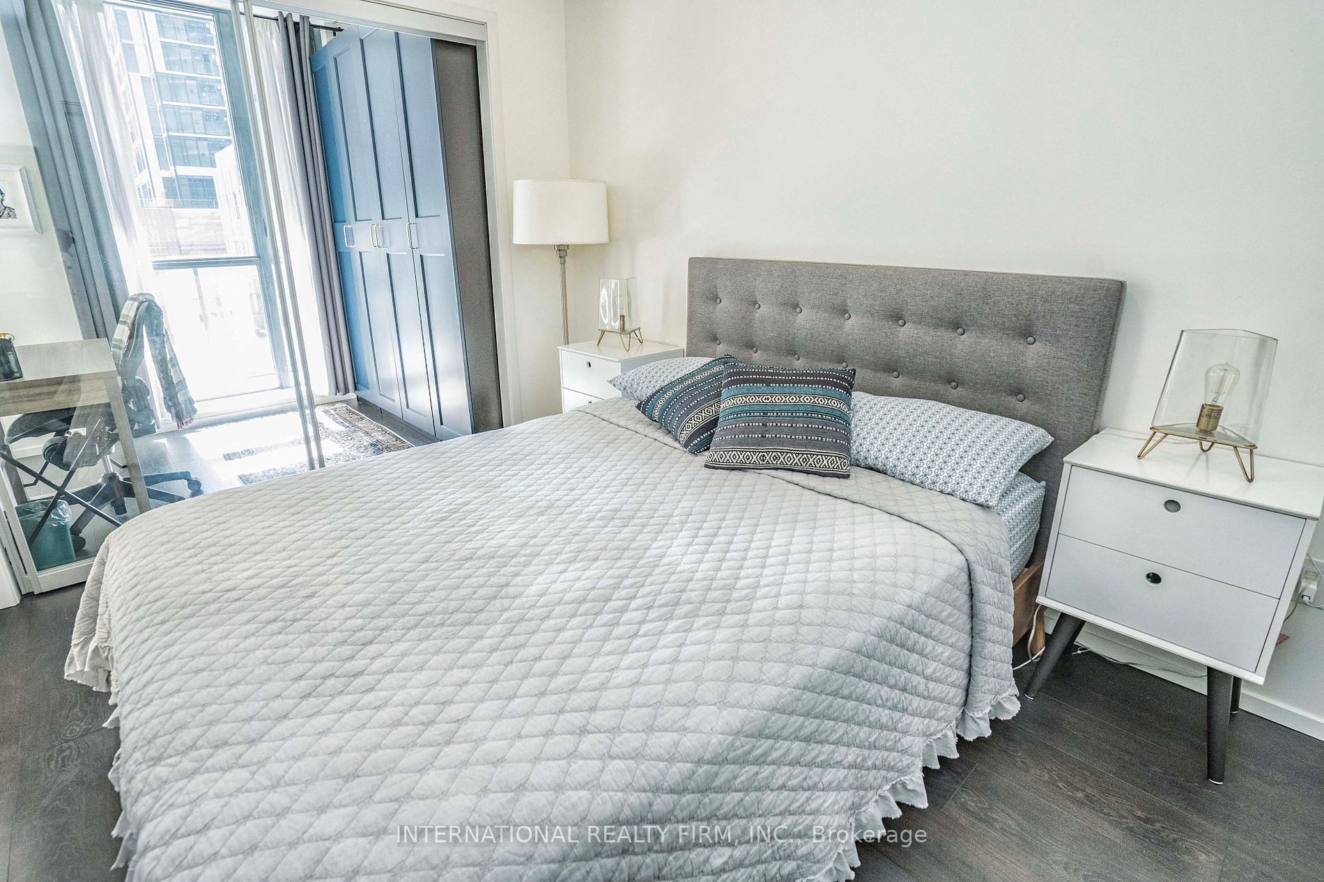 159 Dundas St E, #403