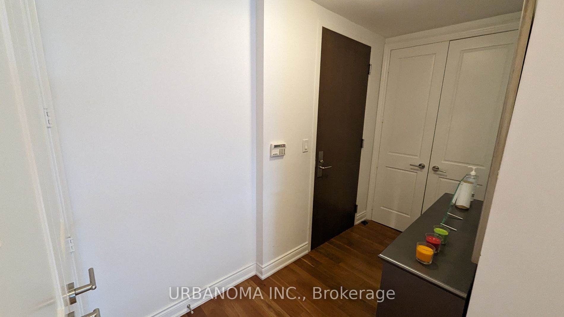 388 Yonge St W, #6116