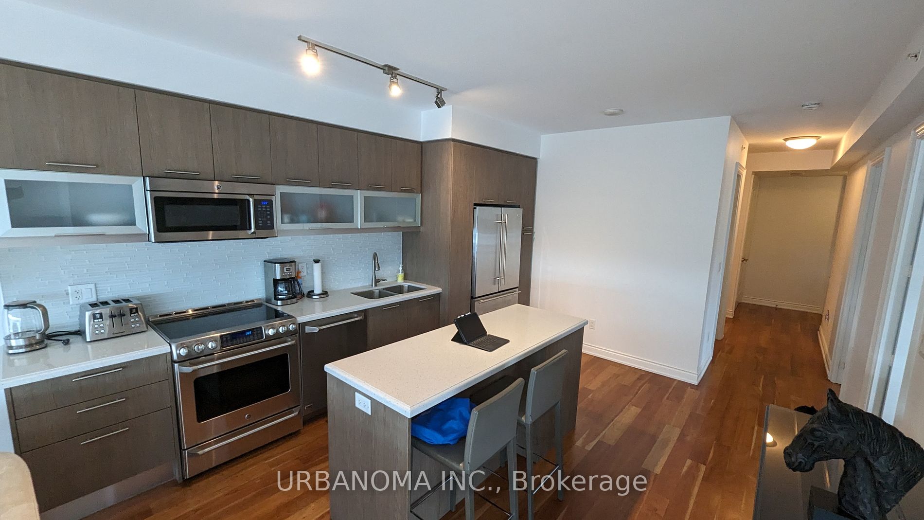 388 Yonge St W, #6116