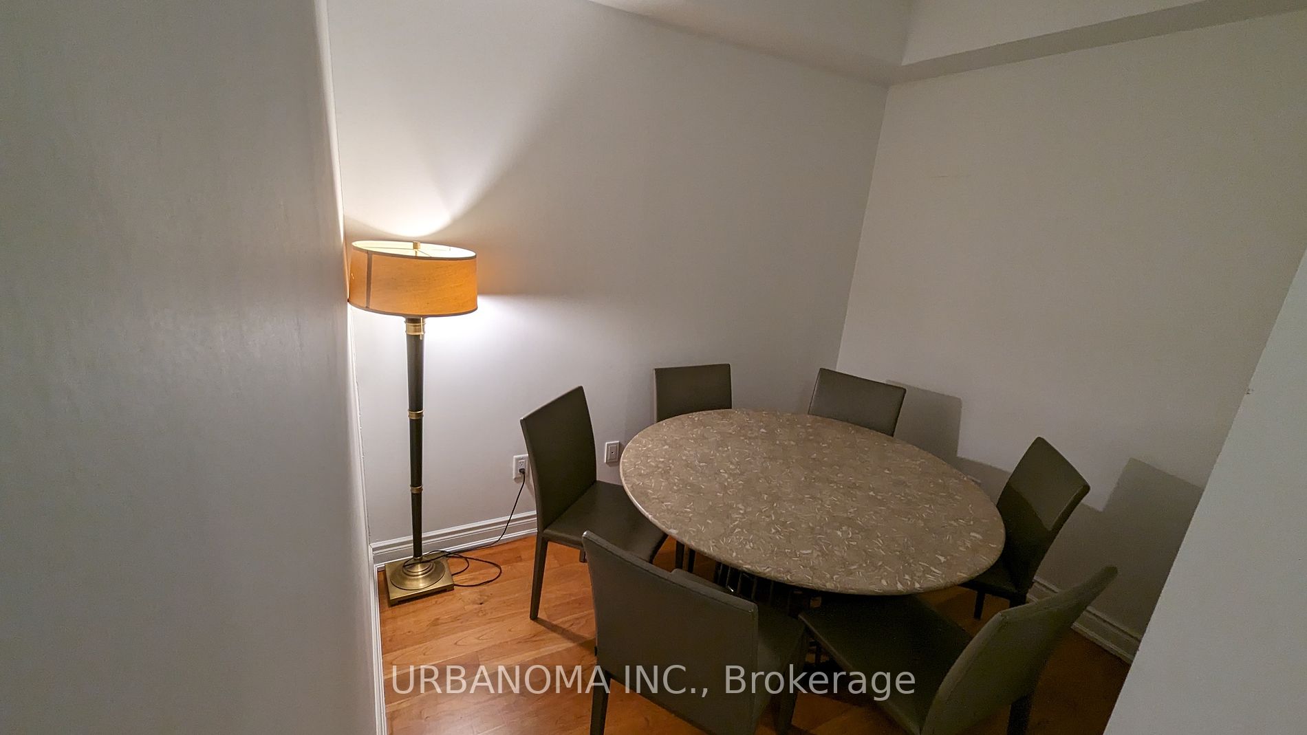 388 Yonge St W, #6116