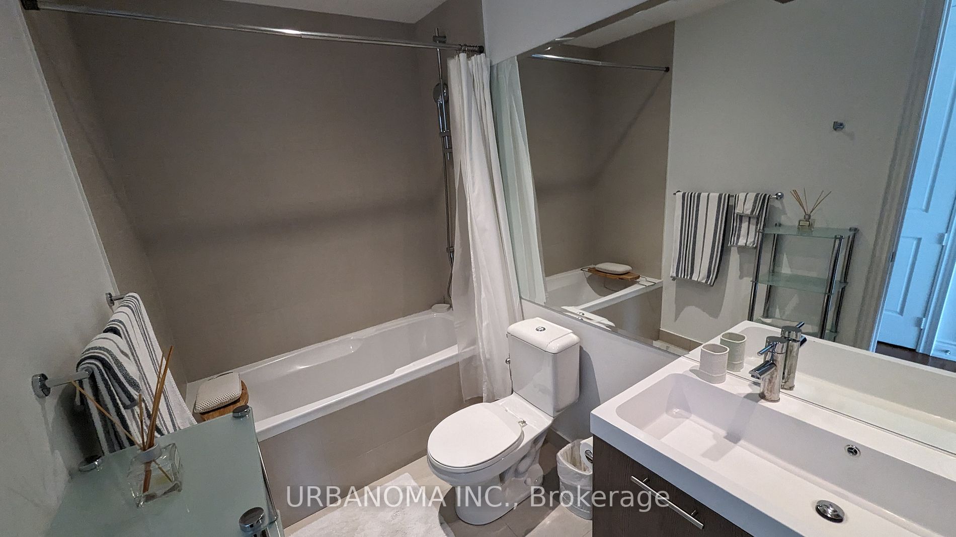 388 Yonge St W, #6116