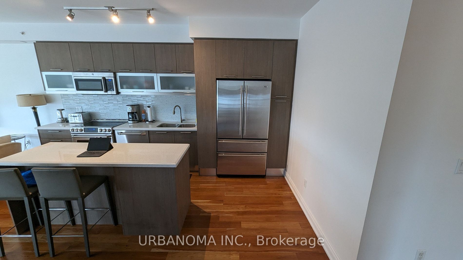 388 Yonge St W, #6116