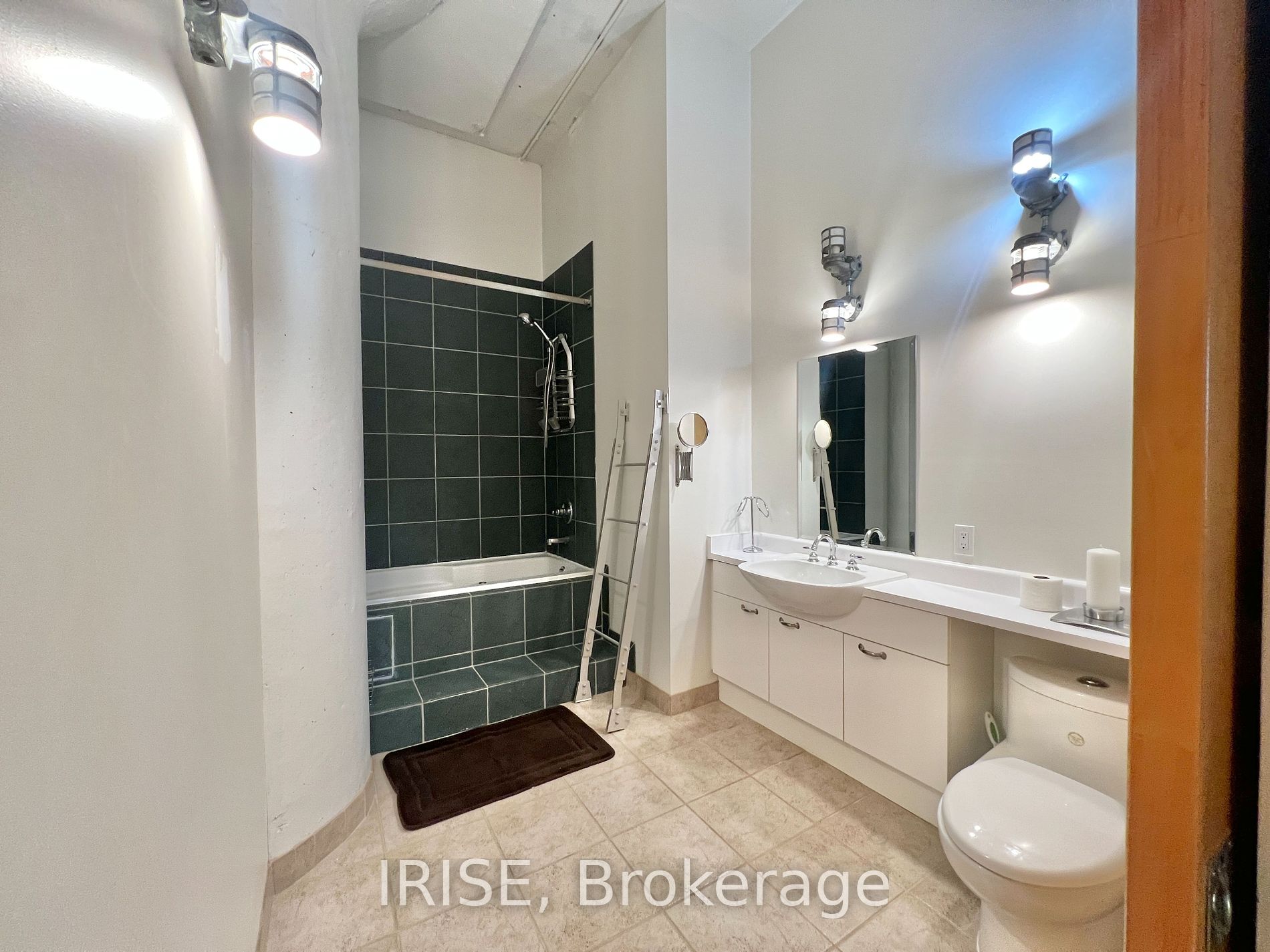 155 Dalhousie Street W #713
