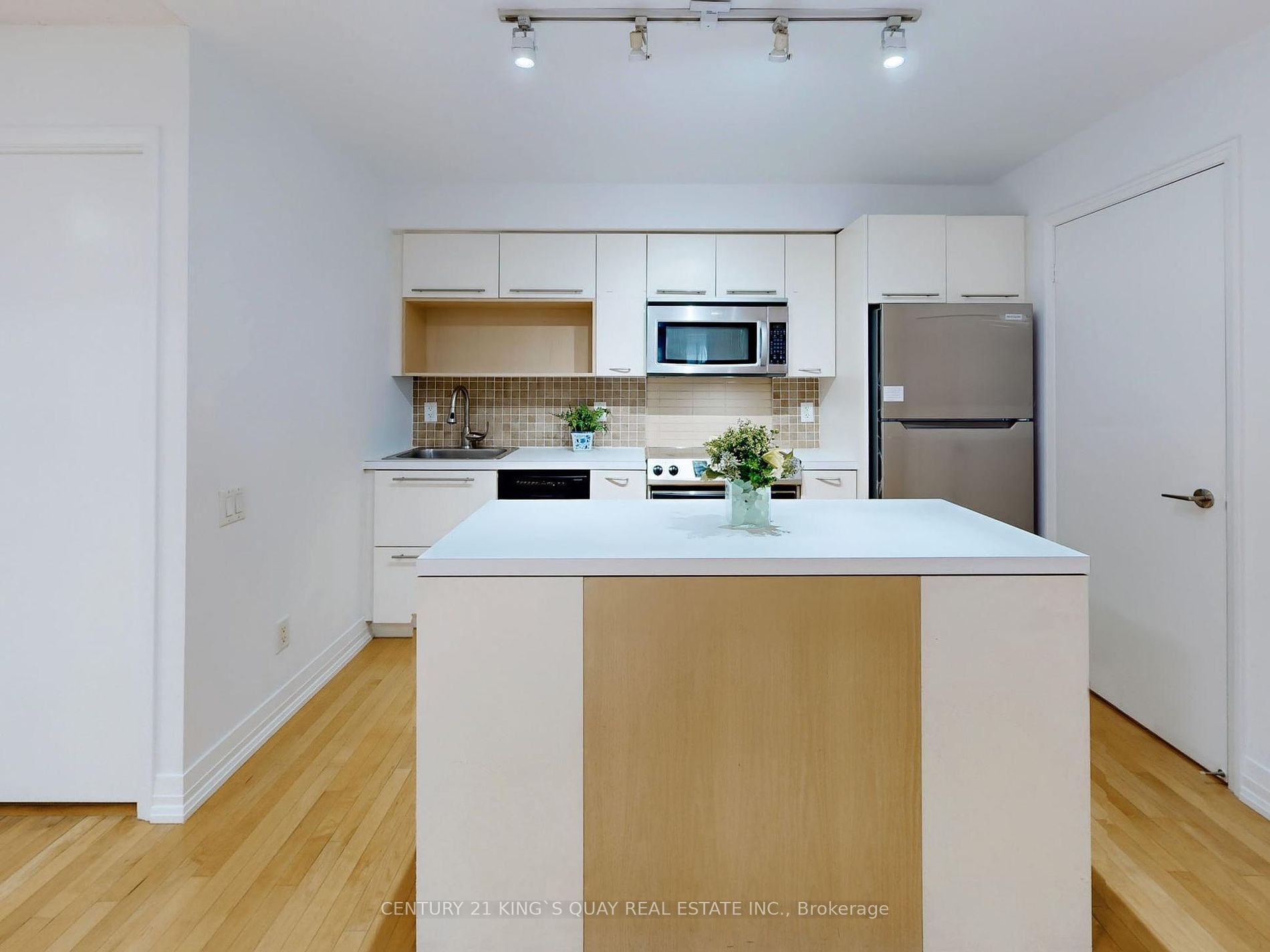 21 Carlton St, #1301