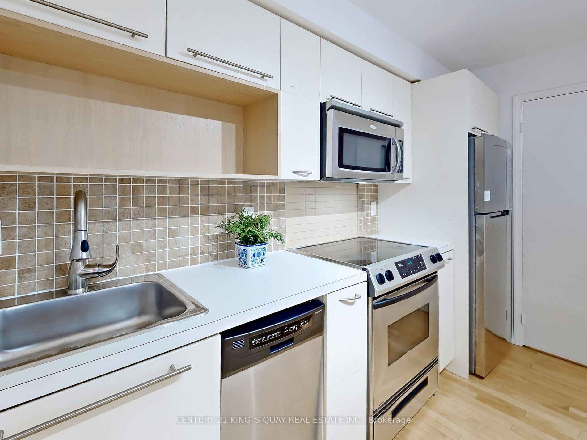 21 Carlton St, #1301