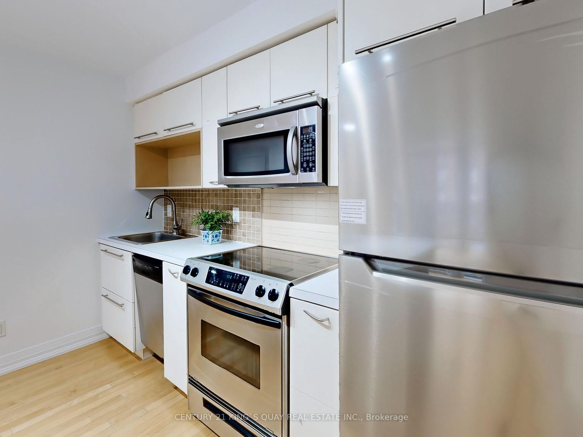 21 Carlton St, #1301