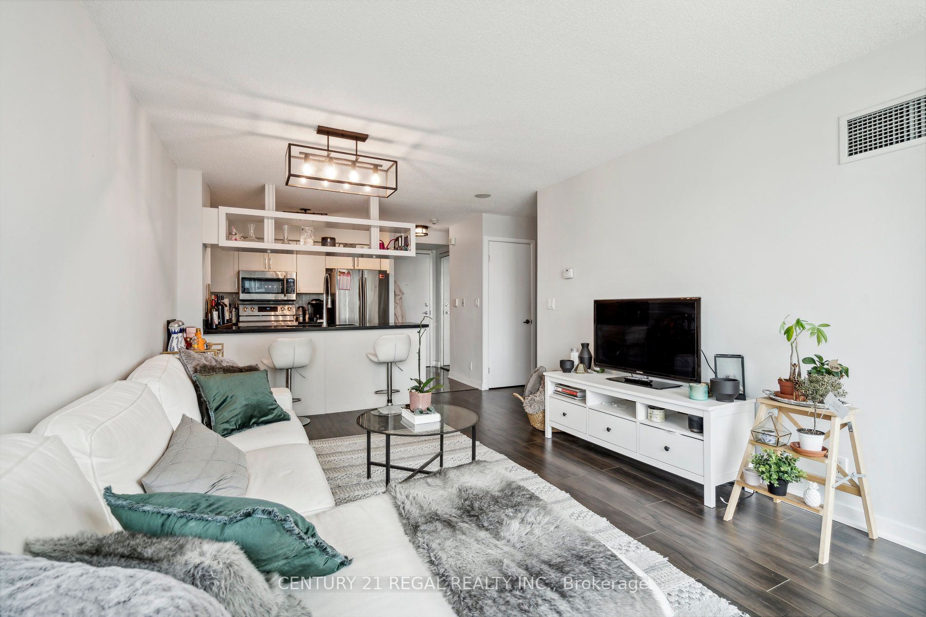 81 Navy Wharf Crt, #1609