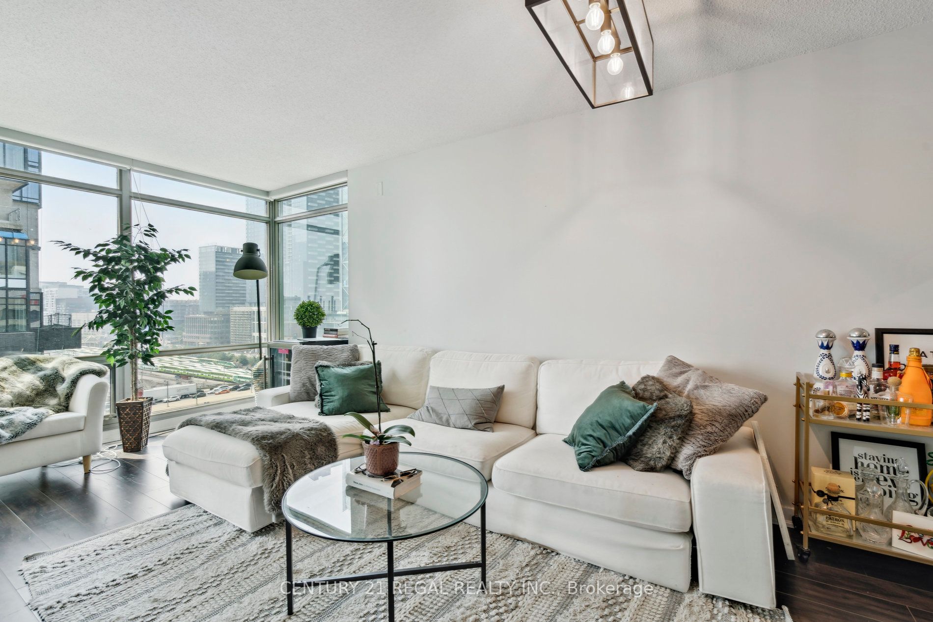 81 Navy Wharf Crt, #1609
