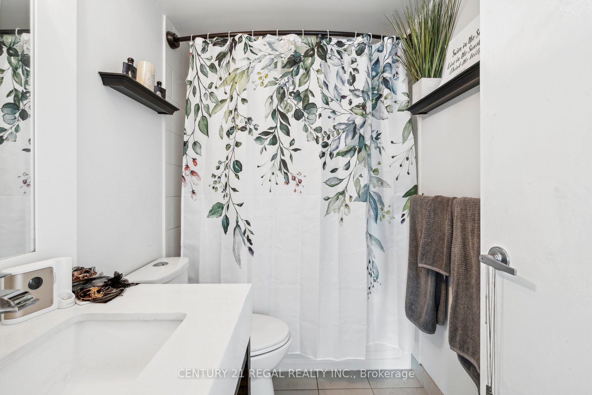 81 Navy Wharf Crt, #1609