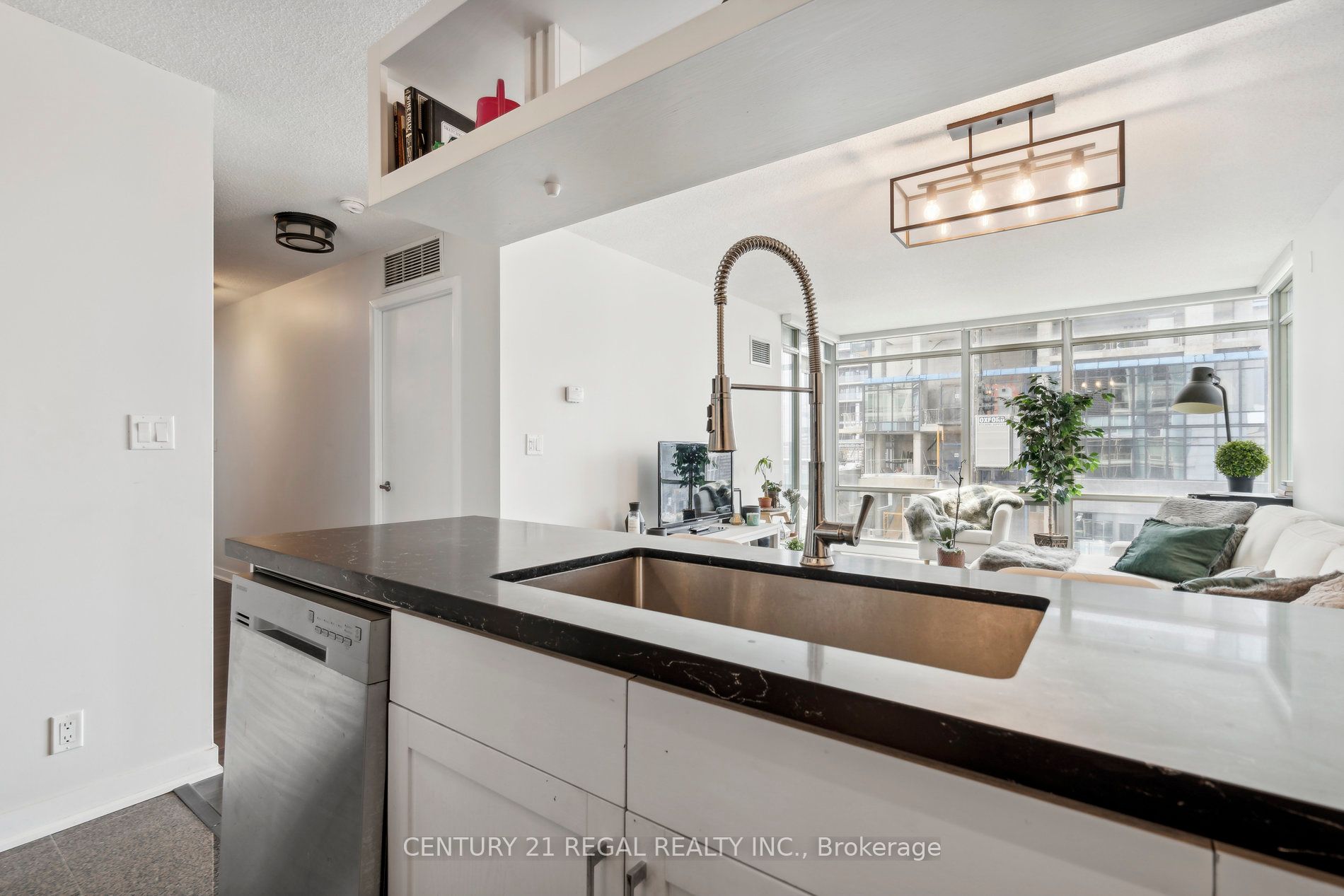 81 Navy Wharf Crt, #1609