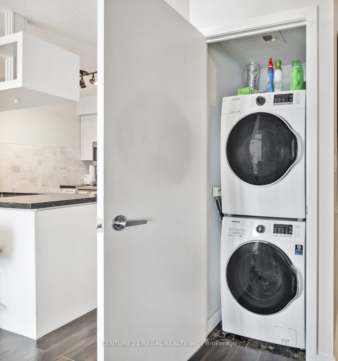 81 Navy Wharf Crt, #1609