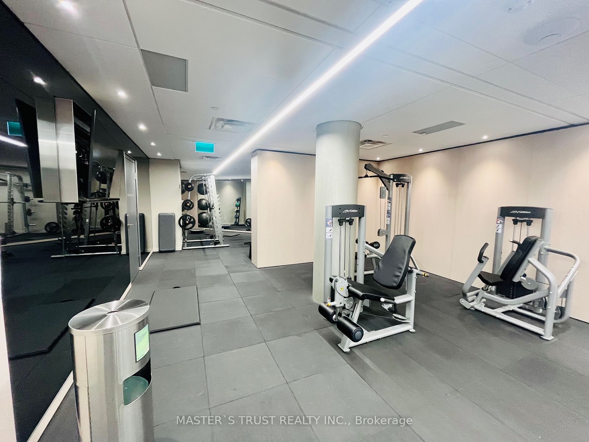 1001 Bay St, #406