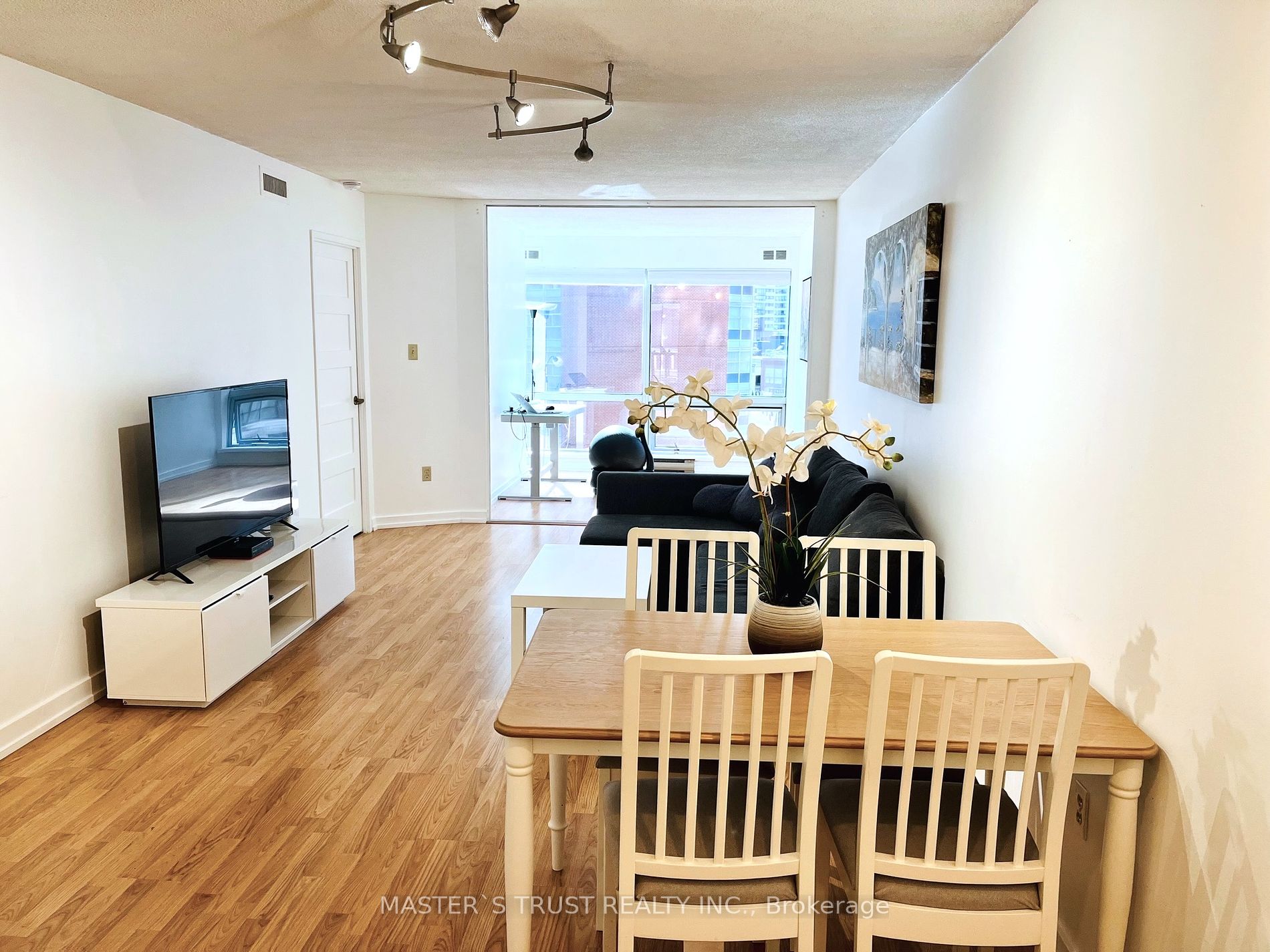 1001 Bay St, #406
