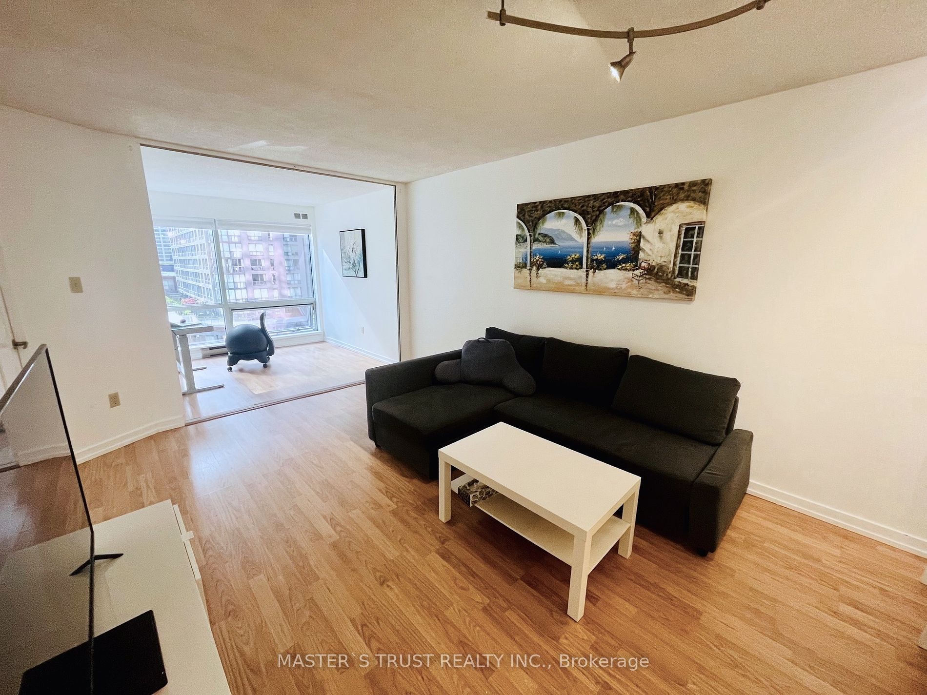 1001 Bay St, #406