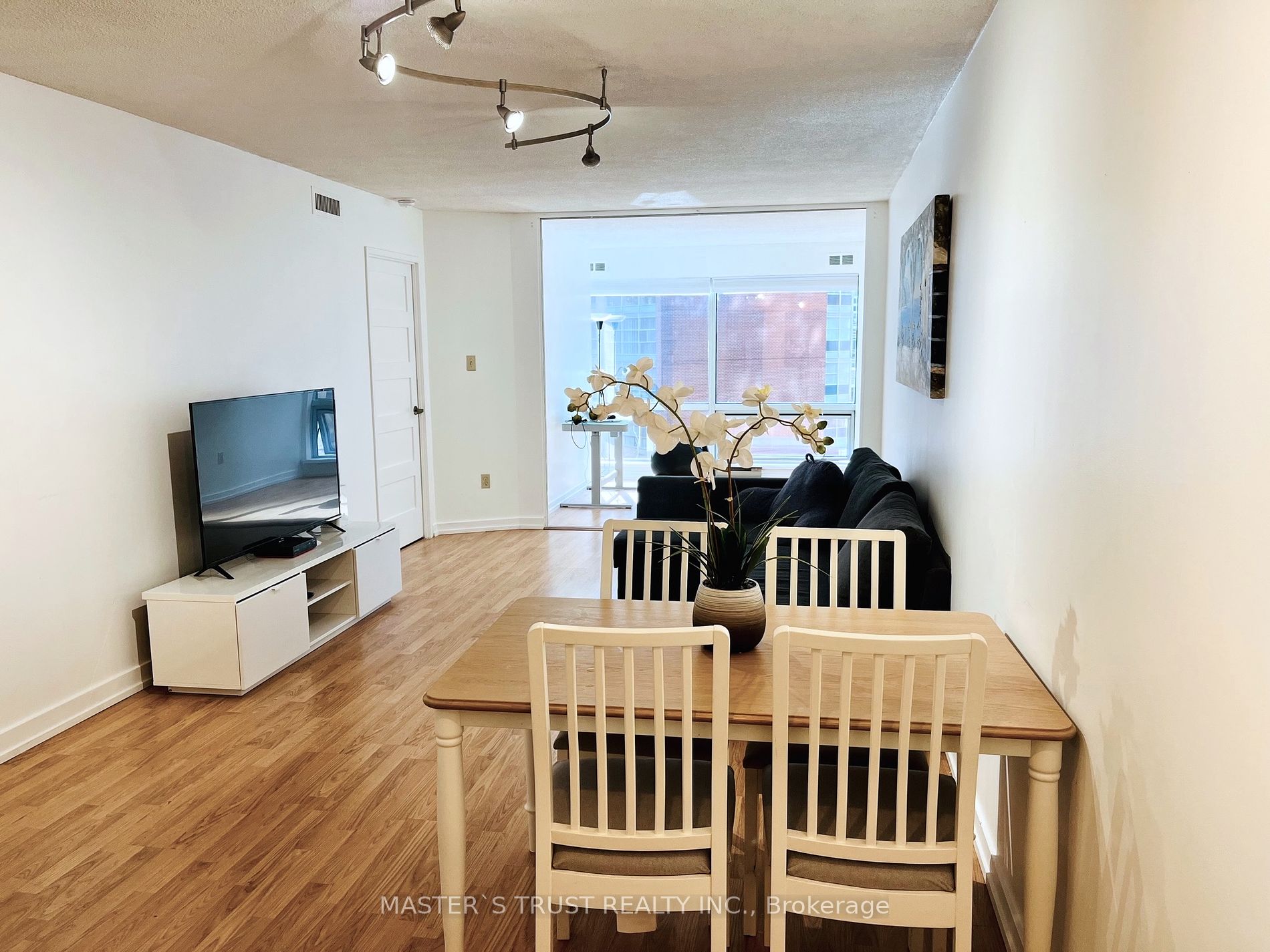 1001 Bay St, #406
