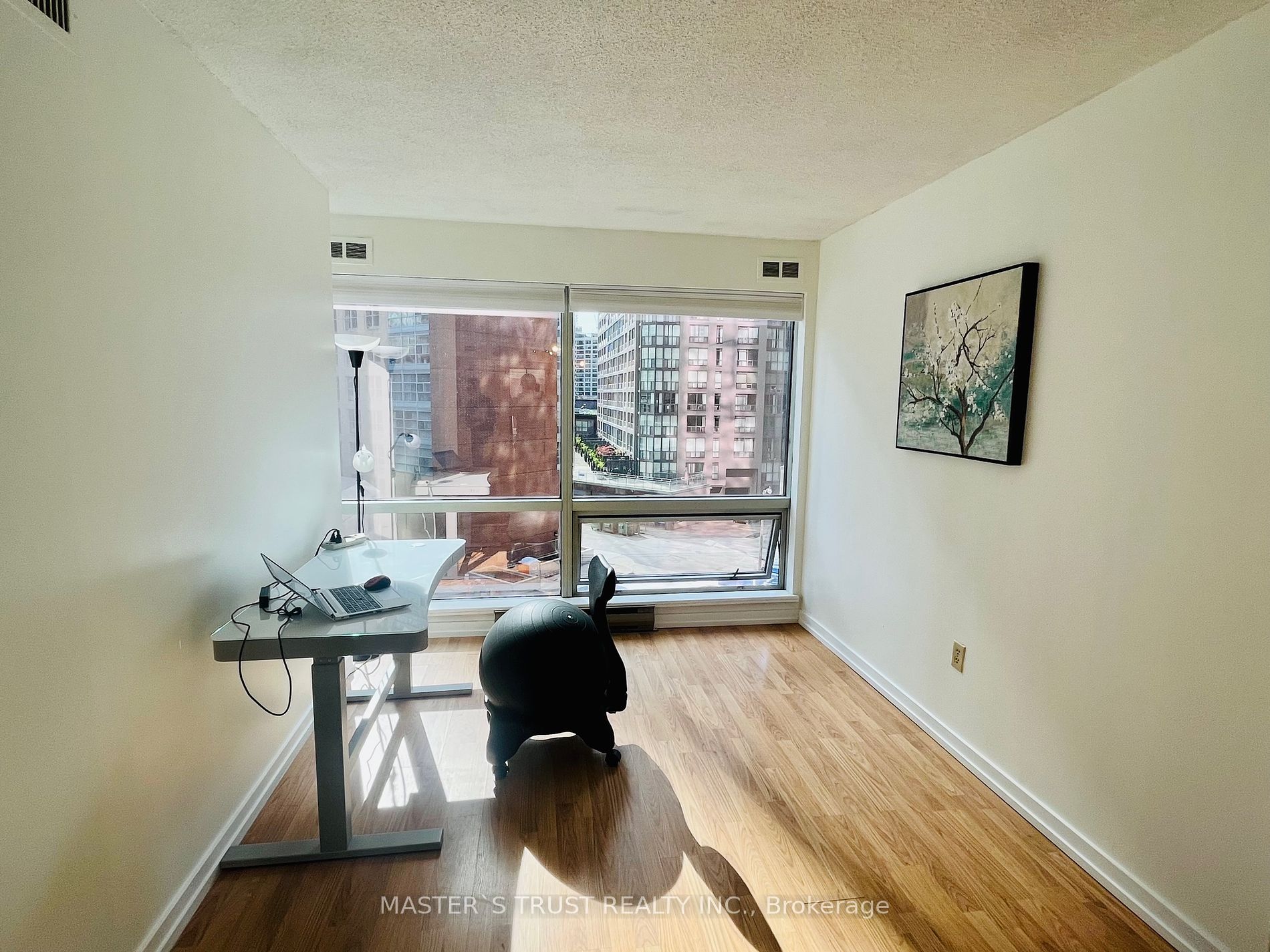 1001 Bay St, #406