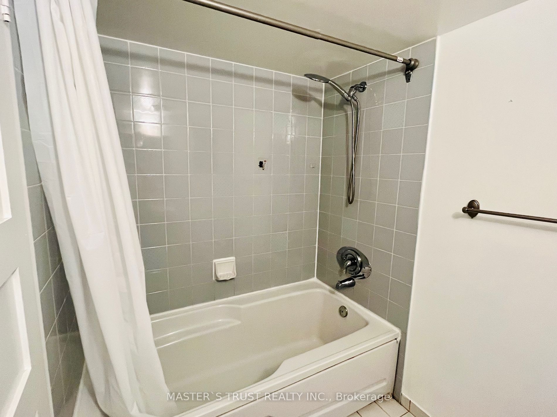 1001 Bay St, #406