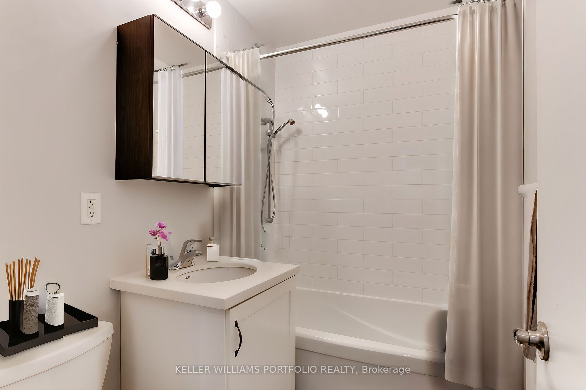 2603 Bathurst St, #108