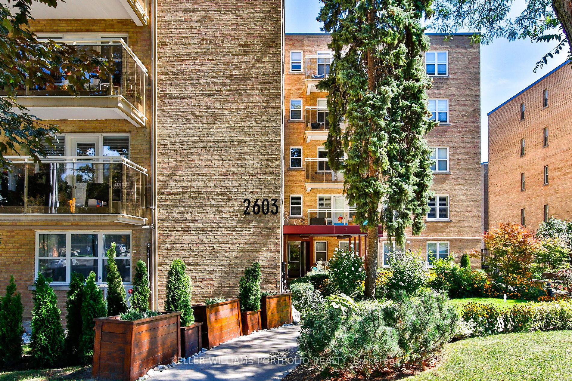 2603 Bathurst St, #108