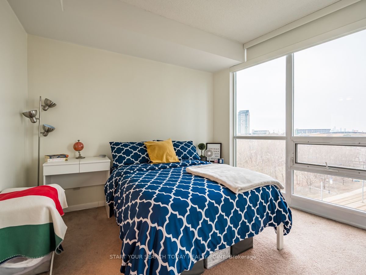 215 Fort York Blvd, #710