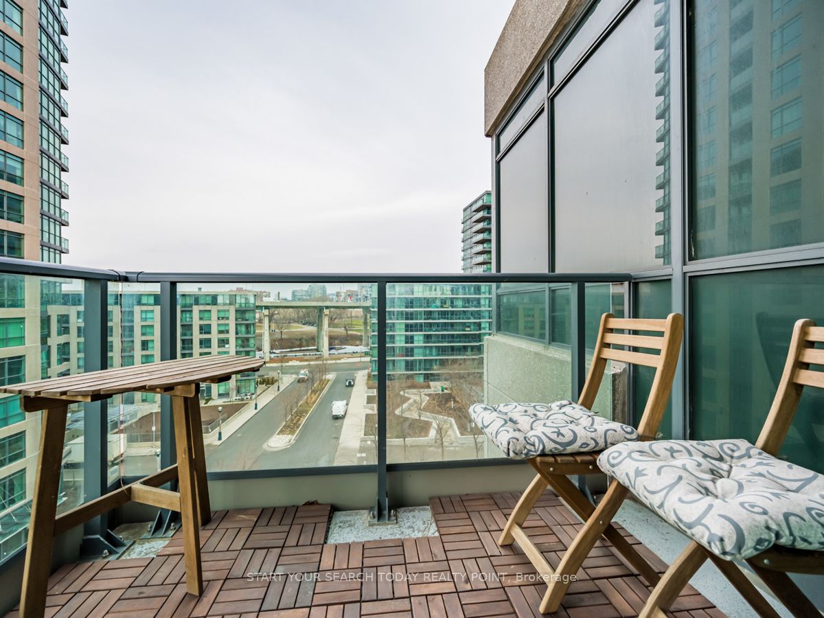 215 Fort York Blvd, #710